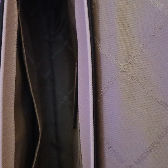 Authentic Michael Kors Logo Convertible Crossbody Bag - Picture 8 of 8